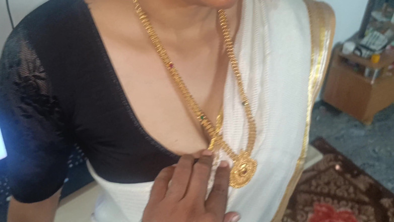 Inba: Gift kvinna kontor romantik med Malayala Saree