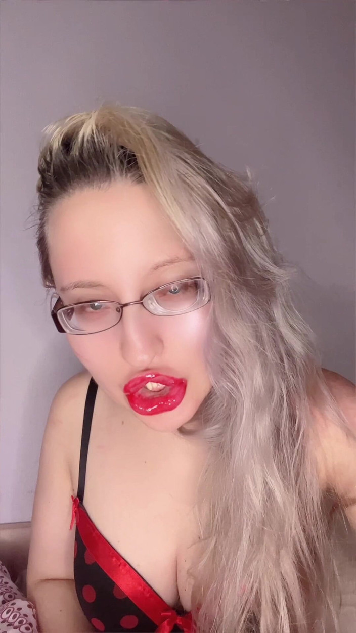 FinDom Goaldigger: Große rote lippen an deinem schwanz