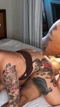 Morena culona Roxanne Roselle folla bbc en oscuro hotel habitación