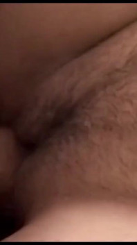 Pasangan muda menjilati fingering