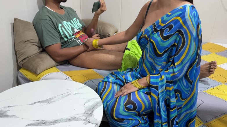Hornycouple149: Пасинок пристрастився до порно, а мачуха використовує своє тіло, щоб зацікавити його справжнім сексом