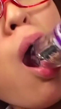 거유 갈색 머리 밀프 비서 거대한 장난감에 열심히 개그