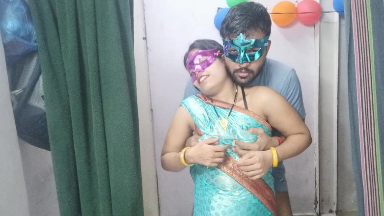 Hindi-Sex: 巨乳インド熟女バービが夫を誘惑する