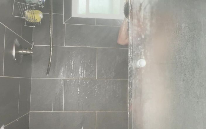 Christian Styles: Frotar un doblaje en una ducha