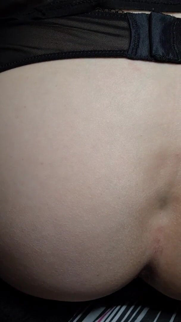 Girlie Simone: ladyboy bawi się w bieliźnie