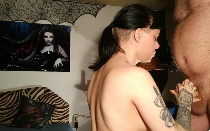 Beth Kinky: Amateur sub teen in bukkake blowbang HD