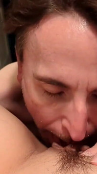 Cuck được phép ăn thịt cô vợ nóng bỏng trước khi hẹn hò