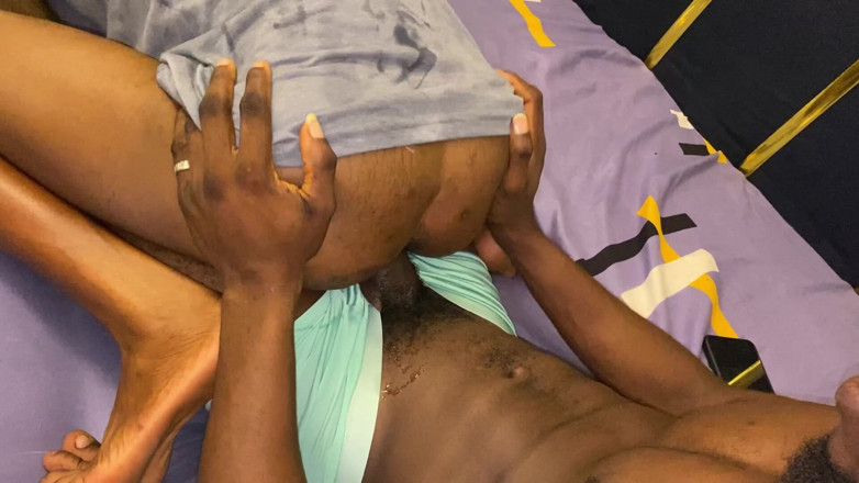 NaijaTeens: Tetanggaku yang sange datang untuk ngentot kontol ngacengku
