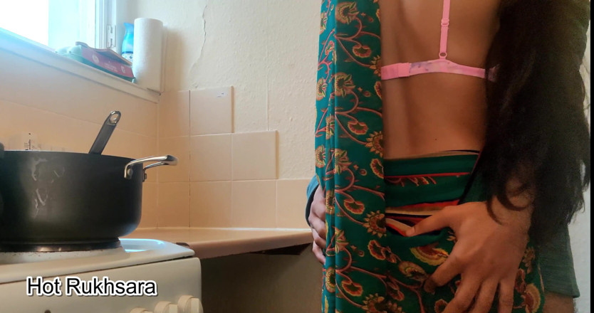hot_rukhsara: La ragazza insoddisfatta ha una relazione e scopata duramente con...