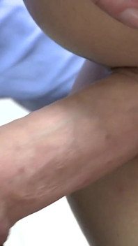 Cette secrétaire sexy aime sucer et sodomiser au bureau