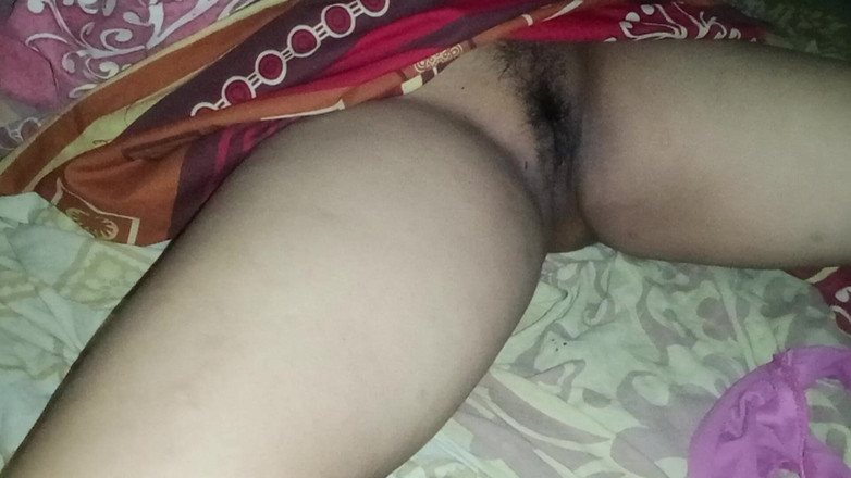 Citra: jsem se v pokoji své nevlastní matky, zatímco se díval...