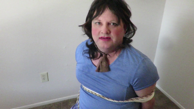 BBW nurse Vicki adventures with friends: О, нет Brittney в плену, бедная дама в беде