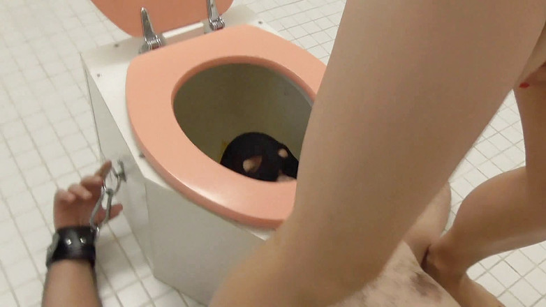 Femdom Austria: Hamba manusia Puan Amrita