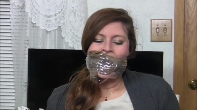 Selfgags classic: Une amatrice d'à côté s'étouffe !