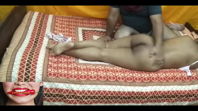 Hotty Jiya Sharmaa: 자지를 빨고 따먹히는 인도 십대