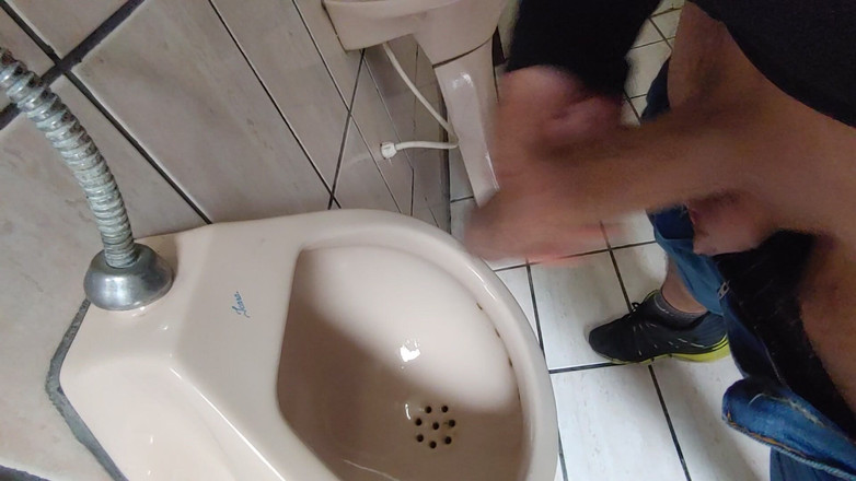 BruxoAlpha777: dans la salle de bain 4