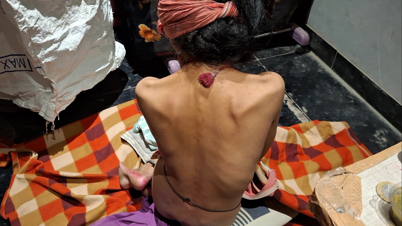 Madhya Sangeeta: mere ghar ke pharnichar men bina ruke seks, mera sautela...