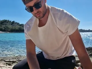 Call Justin'e sakso çekiyor, boşalana kadar pompalıyor