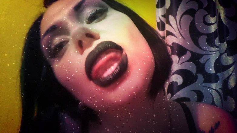 Goddess Misha Goldy: Bruxa com lábios pretos franceses beijando com você e cavalgando...