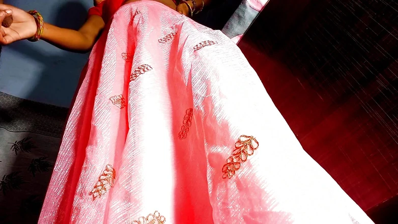Rakul008: India joven del pueblo bhabhi de pie chorros recibe follada...