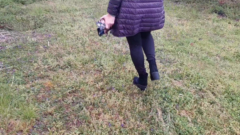Selena701: Volwassen blonde amateurvrouw geniet van seks na de wandeling