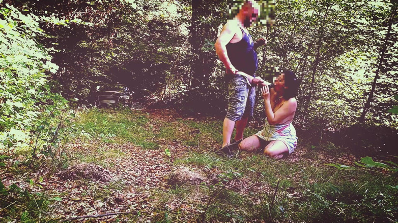 Toilet Mommy: Milf dziwka trening w lesie