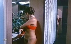 외계인은 핫한 여성으로 변신하고 야생 섹스.