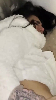Tätowierte MILf-nachbarin hart im doggystyle dominiert