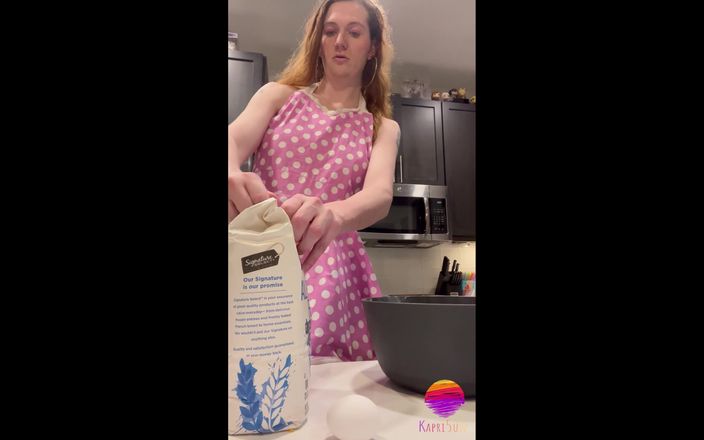 Kapri Sun: Shemale Cums in Cookie Dough