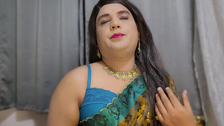 Indian sissy chubby: Me in Gree Part 1 Love Green Saree Book Your Show...