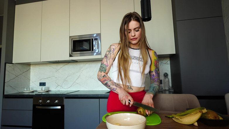 Martin Spell: Pregăteam o salată, când, dintr-o dată, pizda mea a curg......