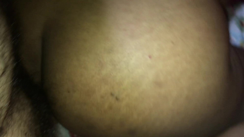 Megacute9999: Een volborstige Indonesische hoer houdt ervan om doggy style geneukt...