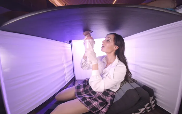 Darya jane VR: Fleshlight Edging Handjob Milking Table Cum in Mouth