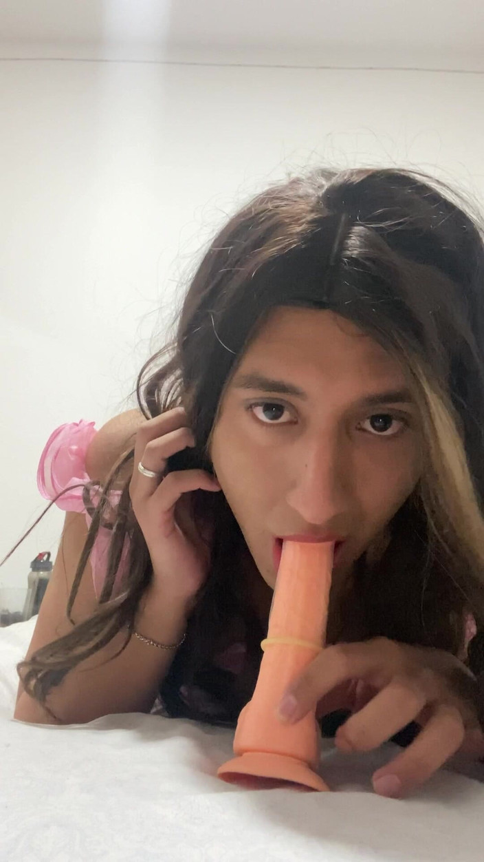 Natalia Valera: Natalia mette un Preservativo a mani libere e pompino!