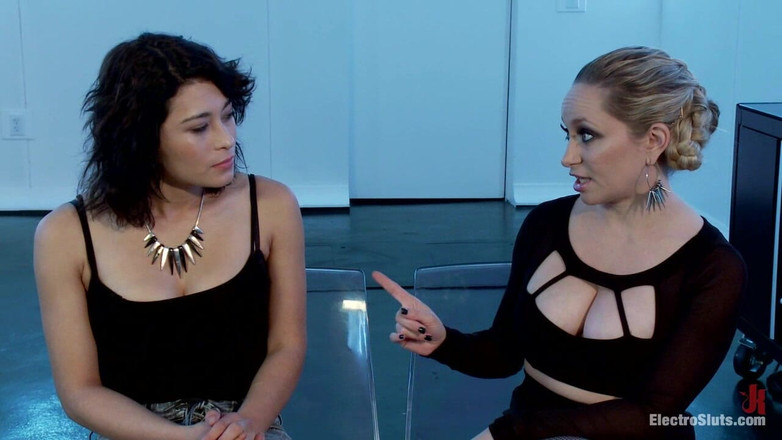 Electrosluts by Kink: Raven ama la electricidad!