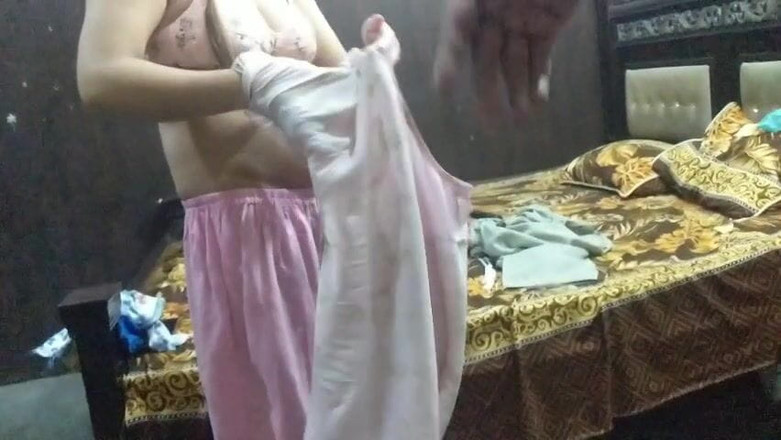 desi boy 418: Dă-i flori și fă sex pe casa ei