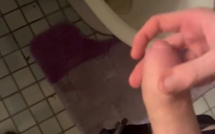 frederiksexiiii: im badezimmer