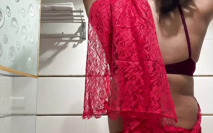Jessica Leone: Jessica Bath in Red Saree
