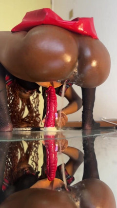 SEXXY-DAISY: Extreme Squirting While Ridding Dildo