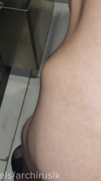 Fucked a Passerby in a Shopping Mall Bathroom, Muscular Guy Covered in Cum!