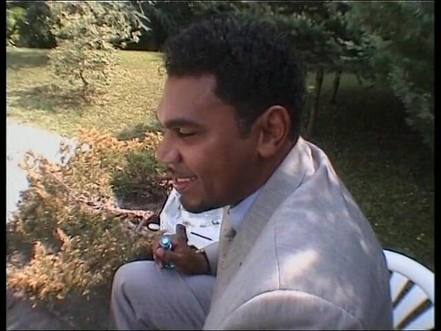 Black Sinner: 巨大な黒ディックに白大きなおっぱいのお尻