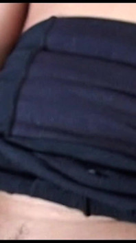 Wanita dengan ekstasi ini lagi asik fingering memeknya sampai orgasme liar