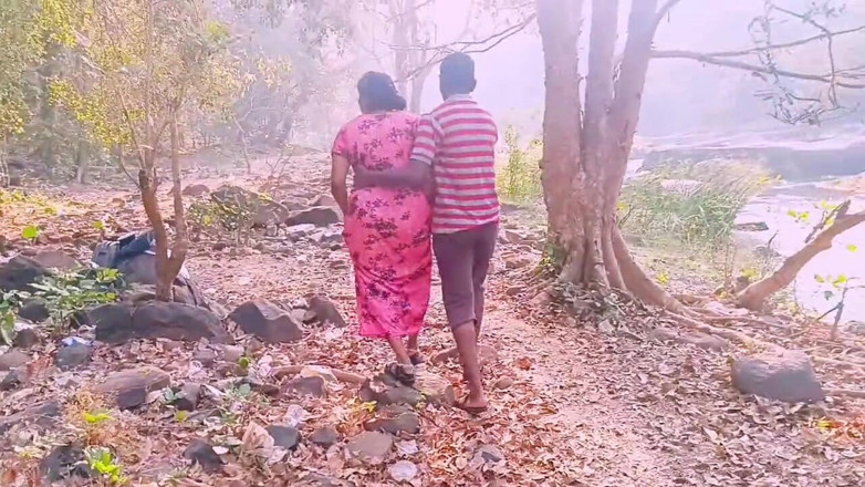 Telugu honey lips: Desi macecha a nevlastní syn venkovní sex Telugské sprosté řeči