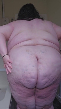 SSBBW Goddess Bathroom Strip and Catwalk