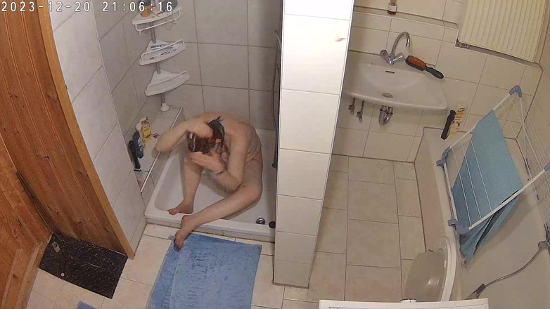 KittieNoOne: शॉवर में आराम करते हुए पकड़ा गया