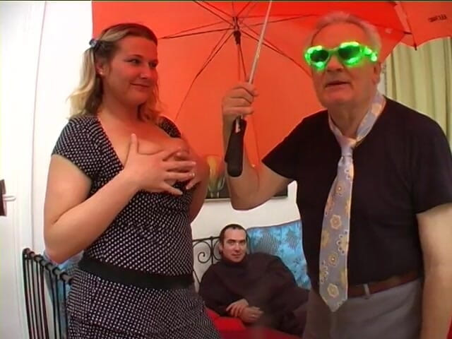 Just Great Ass: Si blonde Itali matang dikongkek keras oleh lelaki yang lebih...