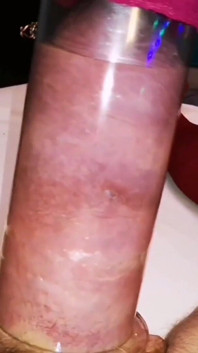 Une bouteille ou une bite pompée ?