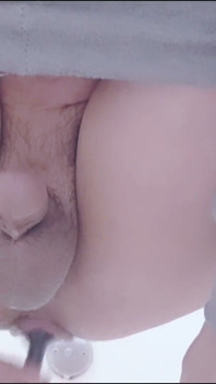 Chicoqueriendo como una chica de consolador anal