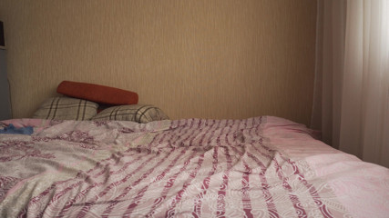 MiniCorgi: Pitică se pleznește și îi pedepsește pula