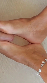 Soția Blondă Amatoare Se Bucură De Footjob
